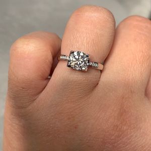 Caitlyn Beautiful Diamond engagement ring PT950